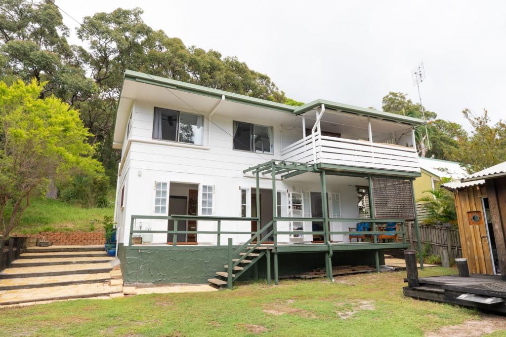 107 Dickson Way, Point Lookout, QLD 4183
