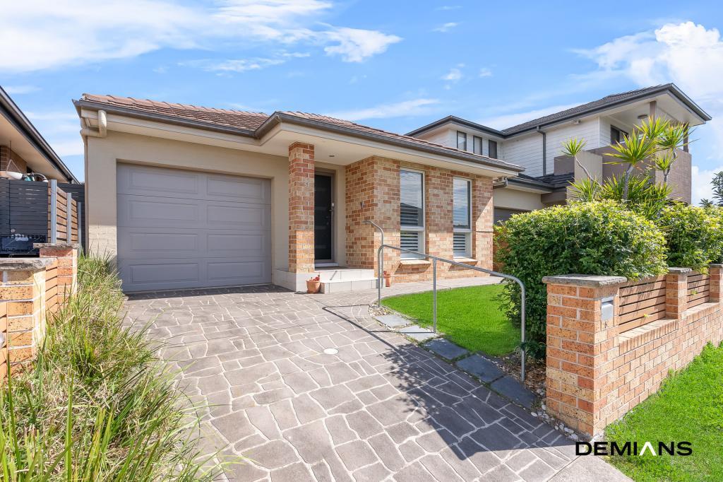 5 Fairway Cl, Moorebank, NSW 2170