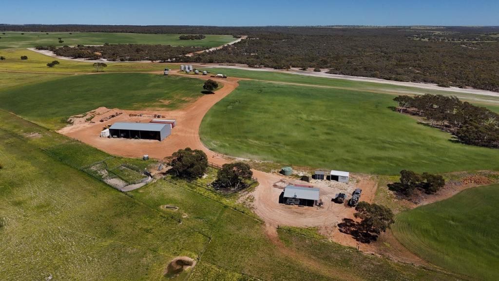 2305 Watheroo Rd, Boothendarra, WA 6521