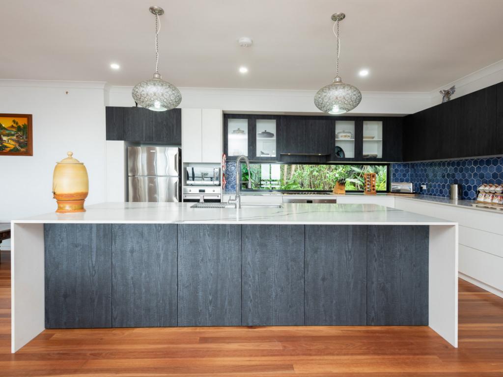 24 Yaldara St, Pacific Pines, QLD 4211