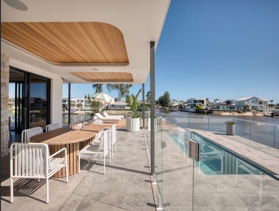 15 Cresta Ct, Broadbeach Waters, QLD 4218