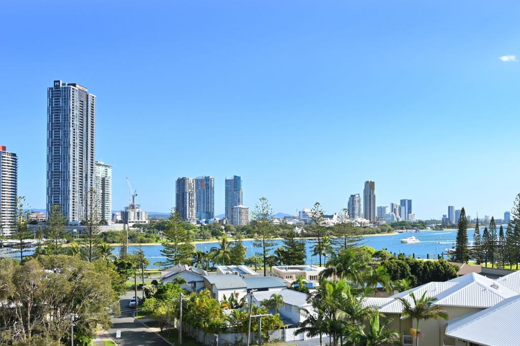 21/22 Montgomery Ave, Main Beach, QLD 4217