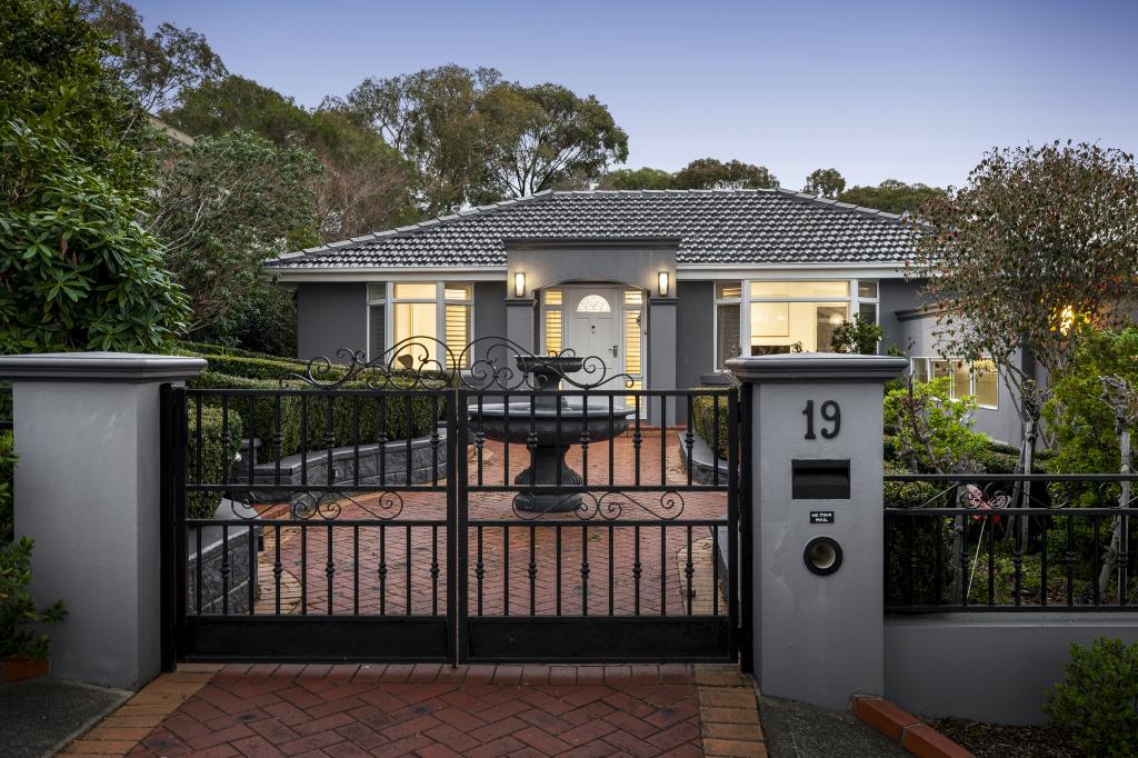 19 Warriparri Cres, Greensborough, VIC 3088