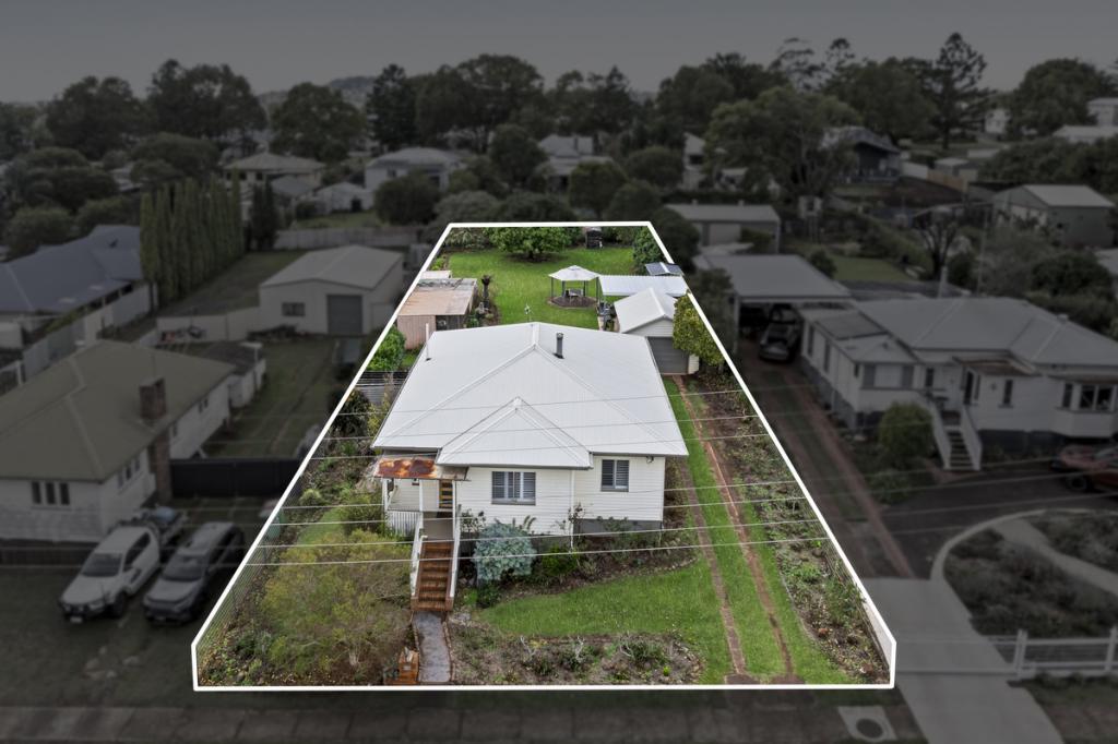 10 Llewellyn St, Centenary Heights, QLD 4350