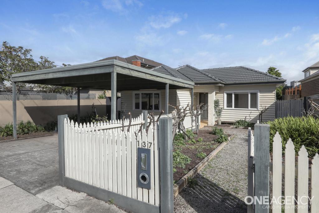137 Deakin St, Essendon, VIC 3040