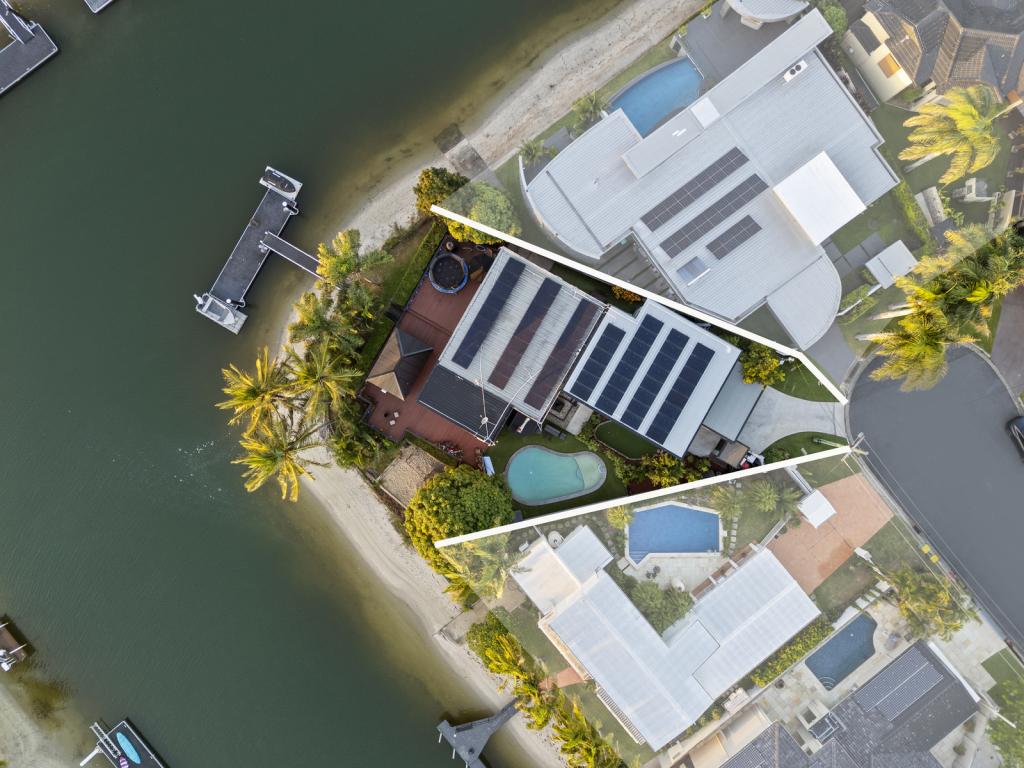 138 AMALFI DR, ISLE OF CAPRI, QLD 4217