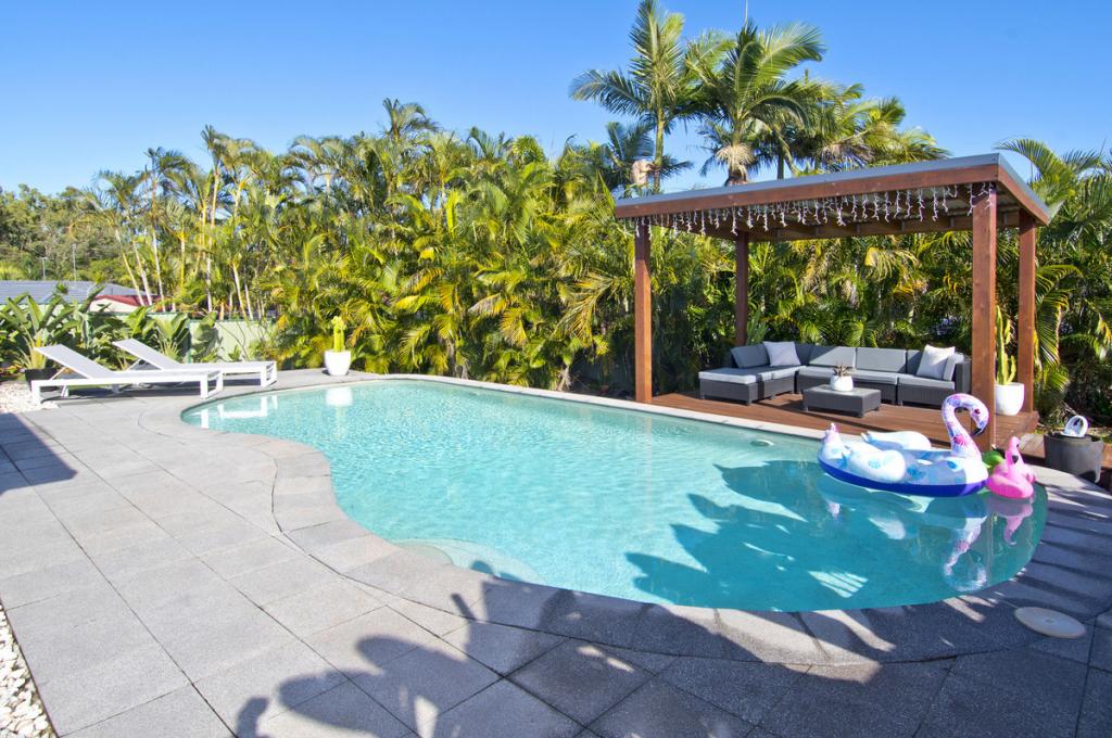 23 LATROBE AVE, HELENSVALE, QLD 4212