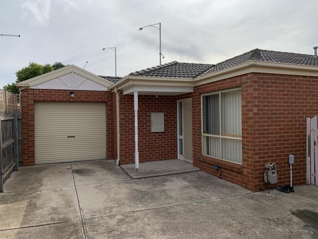 3/22 HACKETT CT, DELAHEY, VIC 3037