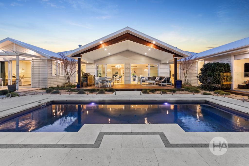 4 Woodhaven Rd, Mornington, VIC 3931