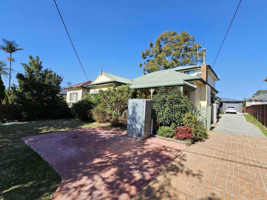 6 ALEXANDER ST, SMITHFIELD, NSW 2164