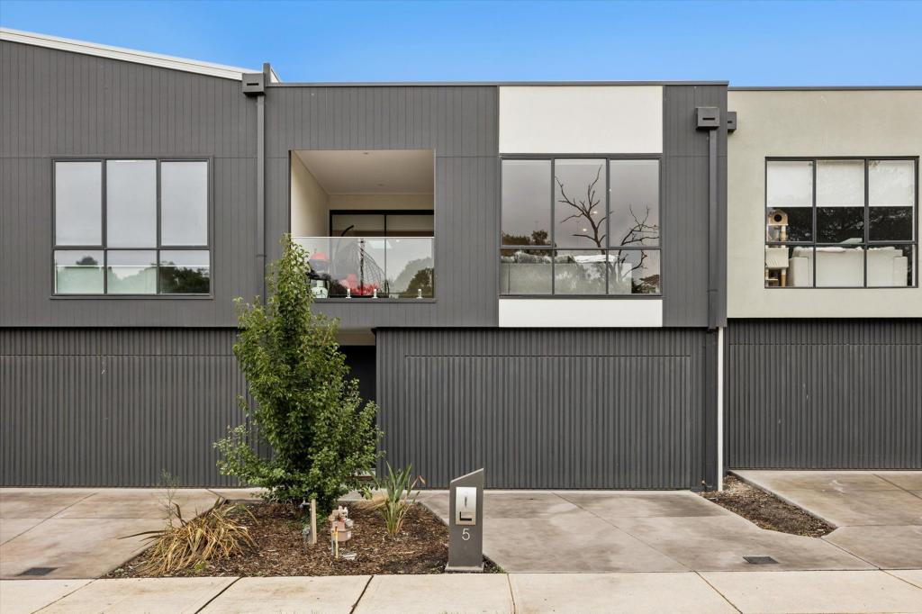 5 Birdie View, Cranbourne North, VIC 3977