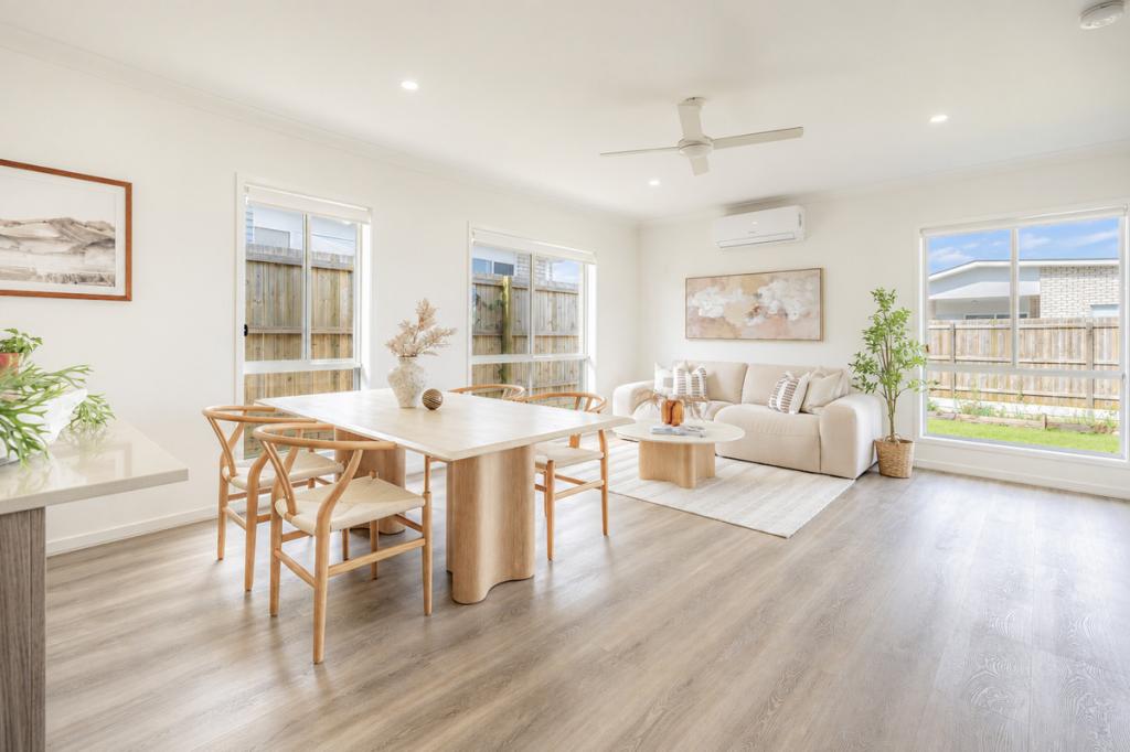 19 STRETKO ST, GREENBANK, QLD 4124