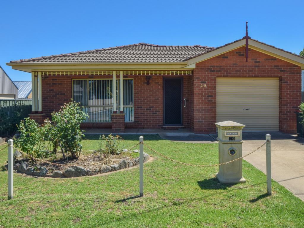 29 Gordon St, Young, NSW 2594