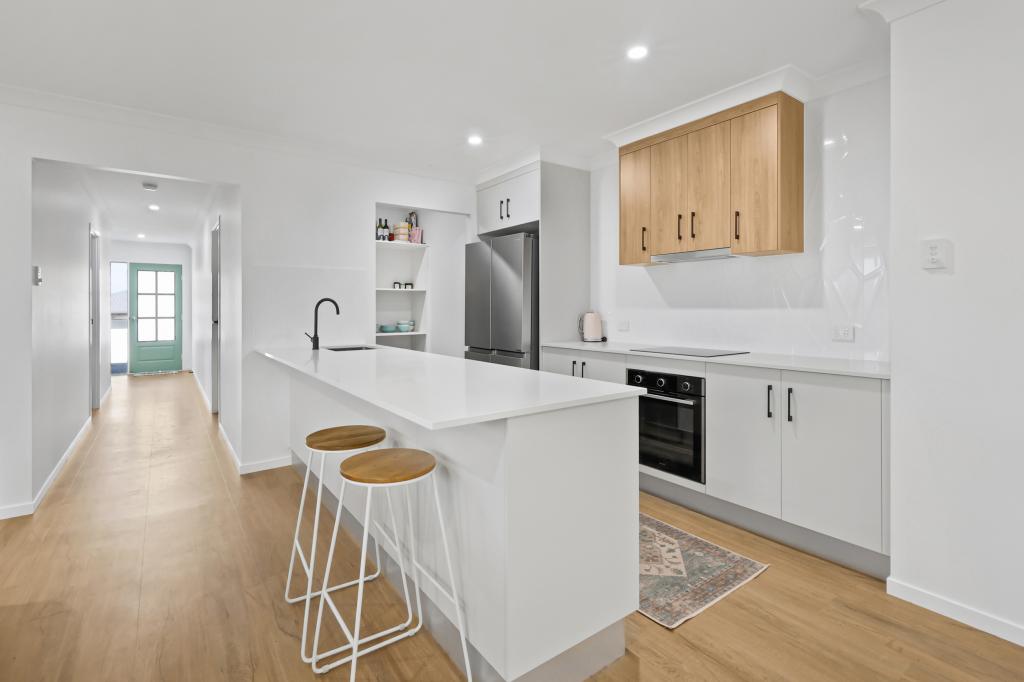 33 Excelsa Cct, Rural View, QLD 4740