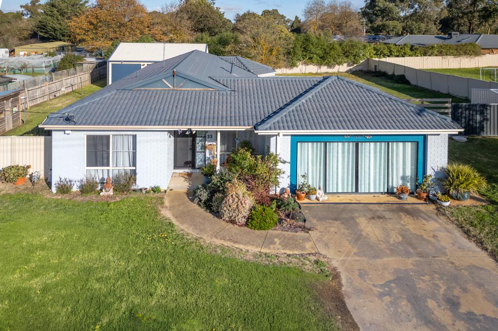 33 Reynolds Gr, Romsey, VIC 3434