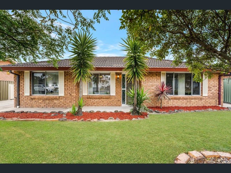 4 Mimosa Cl, St Clair, NSW 2759