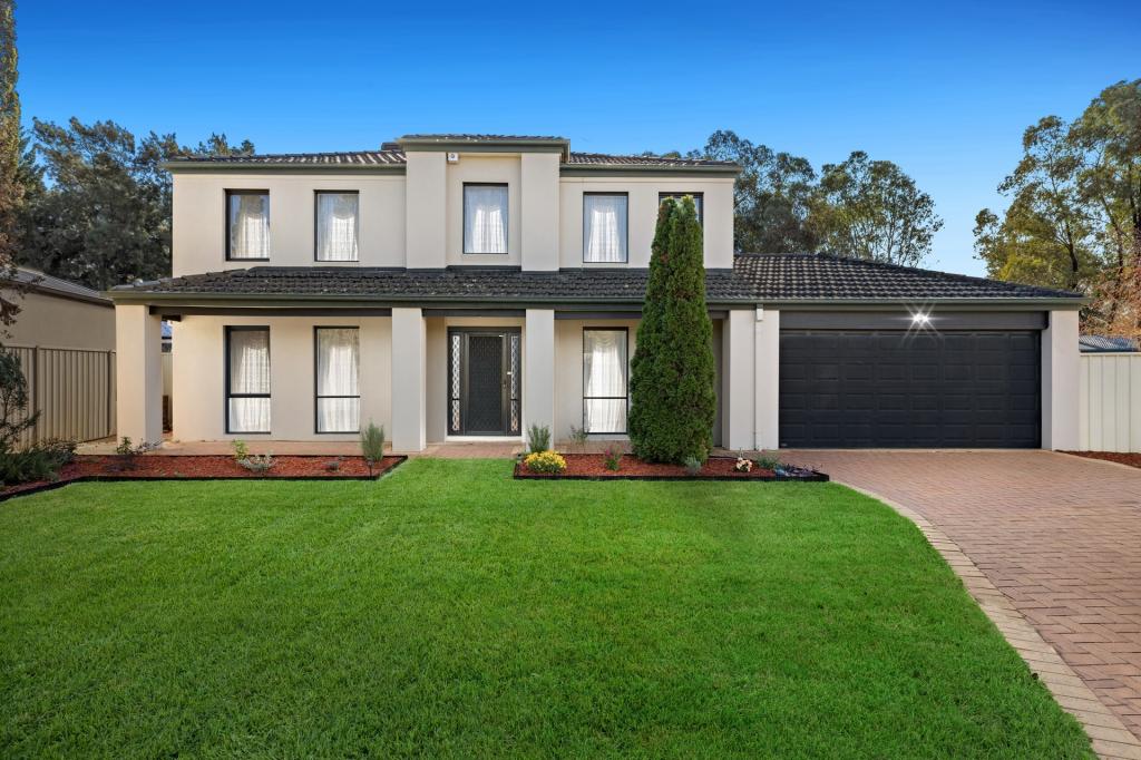 11 SPRING CCT, CAROLINE SPRINGS, VIC 3023