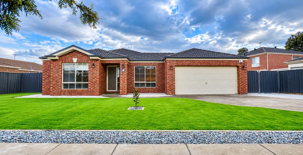 4 CONDAMINE AVE, MANOR LAKES, VIC 3024