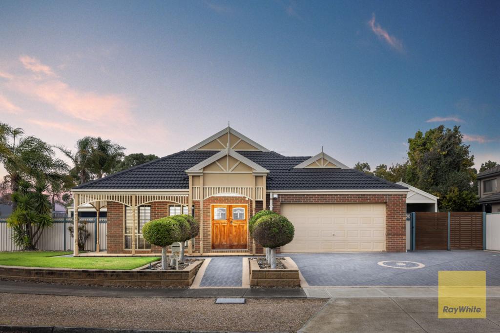 14 Reg Chalke Cres, Cairnlea, VIC 3023