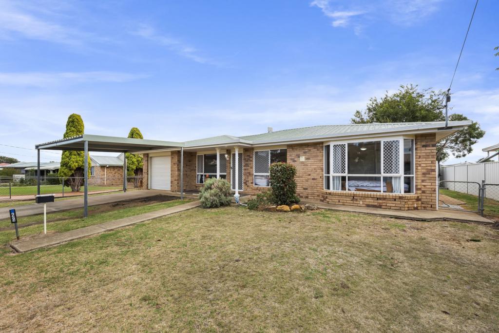 22 Gannan St, Clifton, QLD 4361