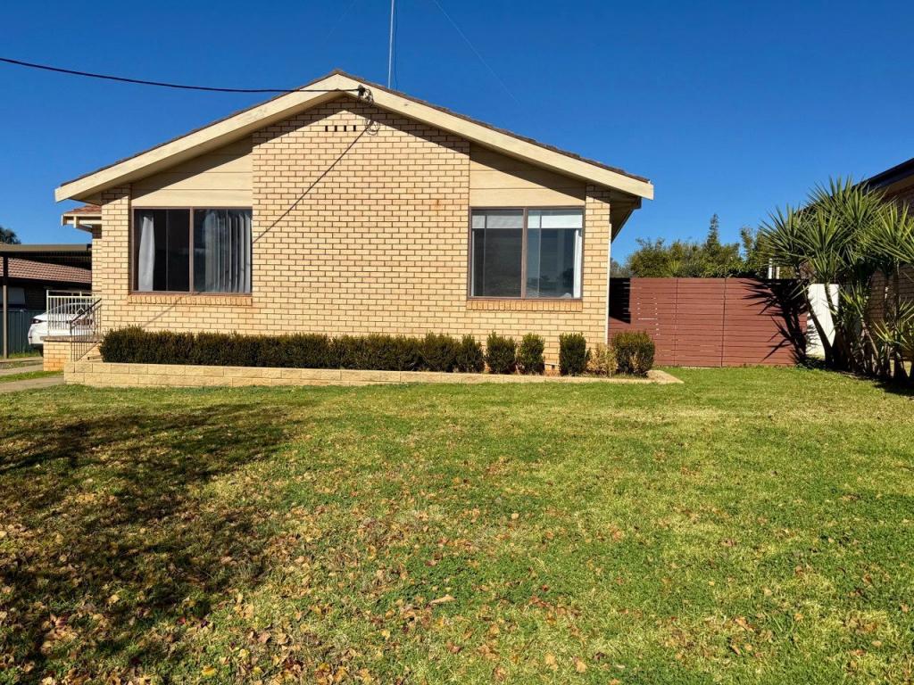 13 Barton St, Parkes, NSW 2870