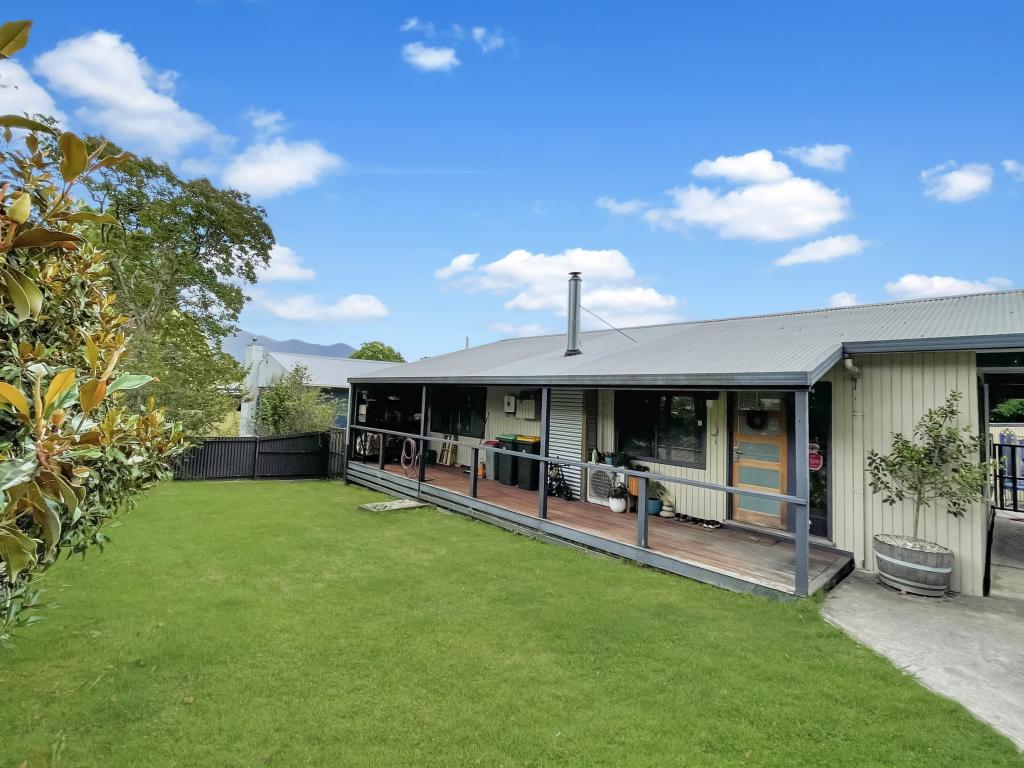 111 LAKESIDE AVE, MOUNT BEAUTY, VIC 3699