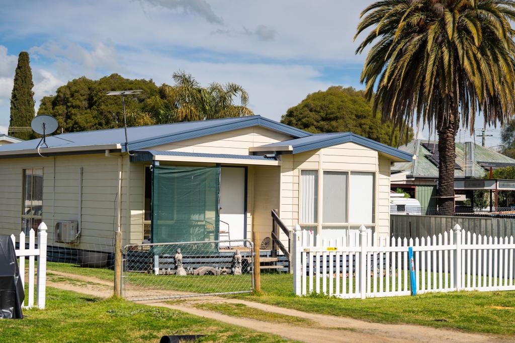 1 Victoria St, Culcairn, NSW 2660