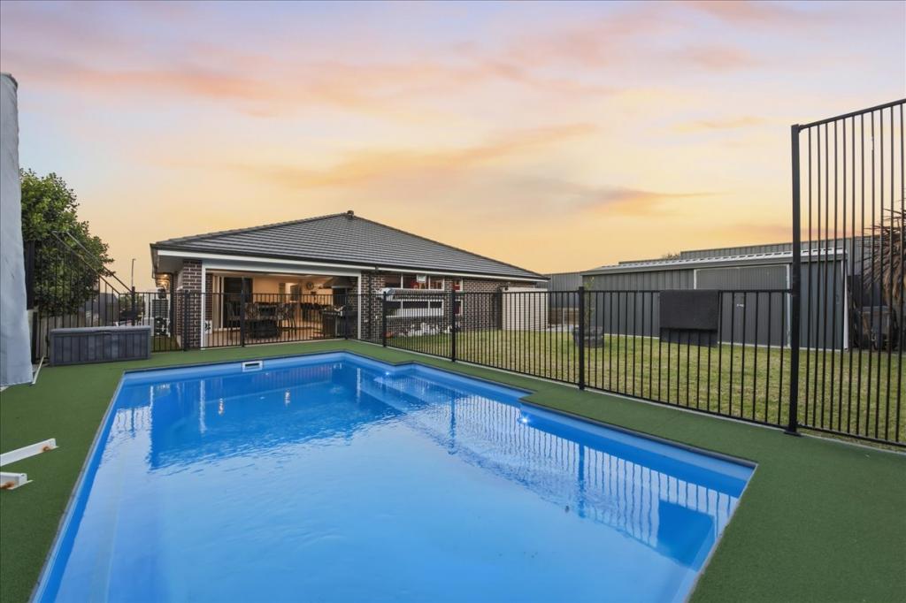 12 Highland Cres, Thirlmere, NSW 2572