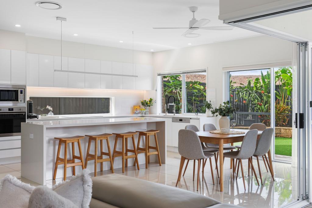 8 Niche Glade Cct, Maudsland, QLD 4210