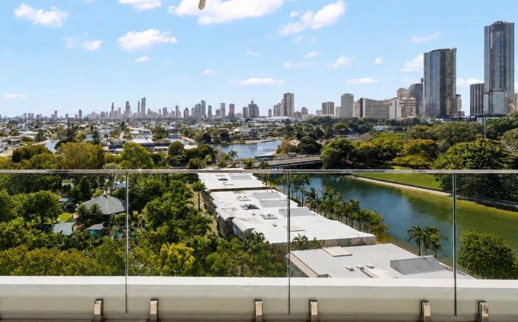 35/54 HOOKER BVD, MERMAID WATERS, QLD 4218