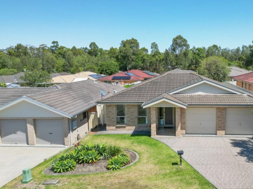 8 MANNING AVE, RAYMOND TERRACE, NSW 2324