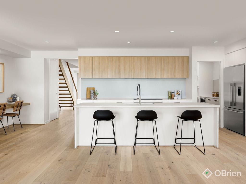 13 Kinross Pde, Clyde North, VIC 3978