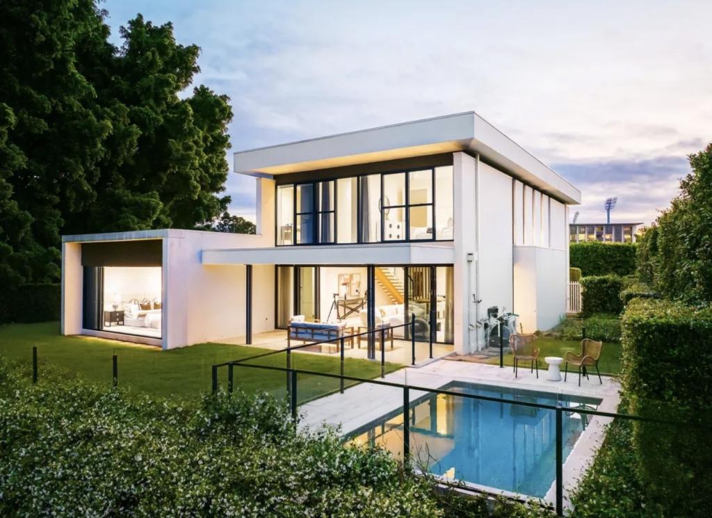 1 The Bvd, Benowa, QLD 4217