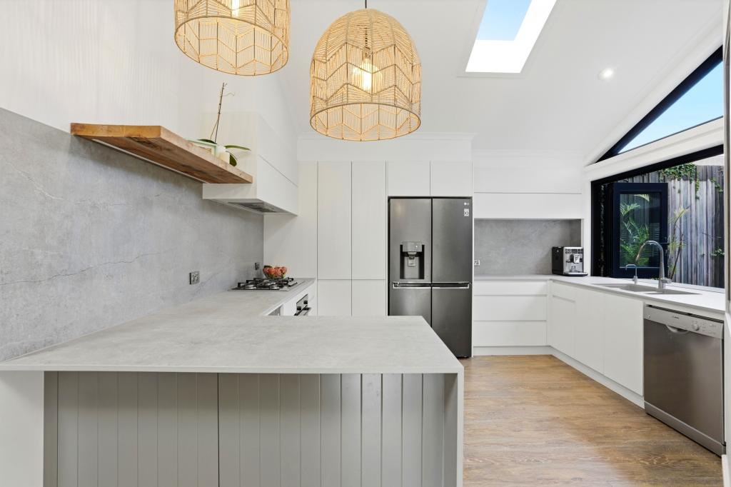 12 VISCOUNT CL, SHELLY BEACH, NSW 2261