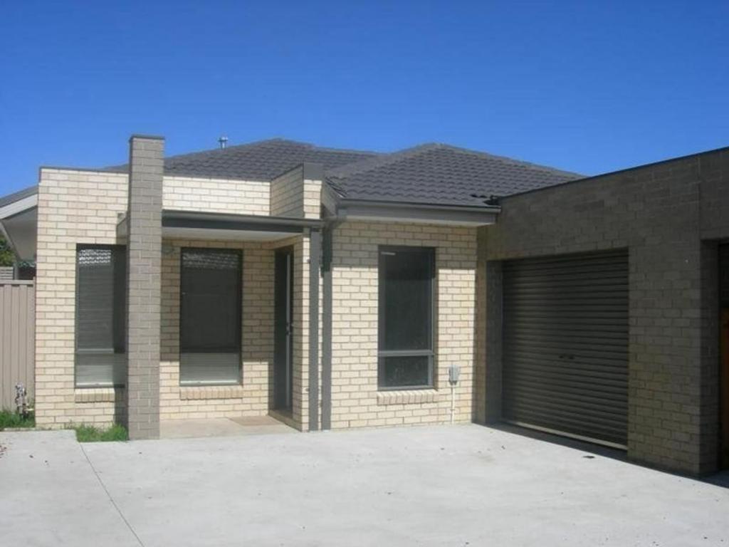 2/20 Lurg Ave, Sunshine North, VIC 3020