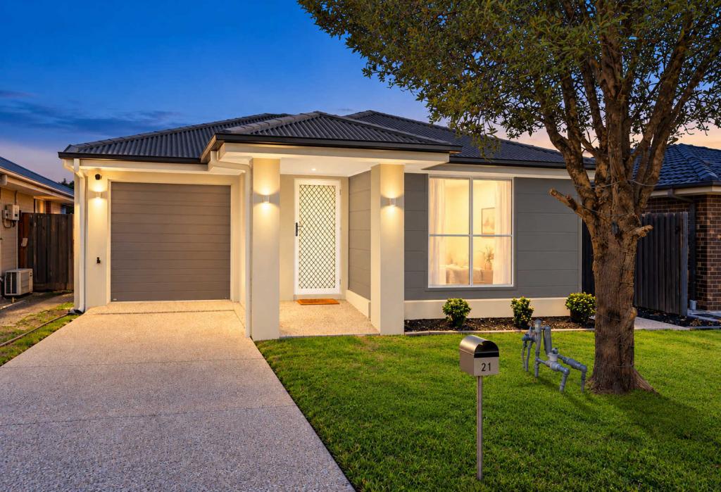 21 Mossey Cres, Cranbourne East, VIC 3977