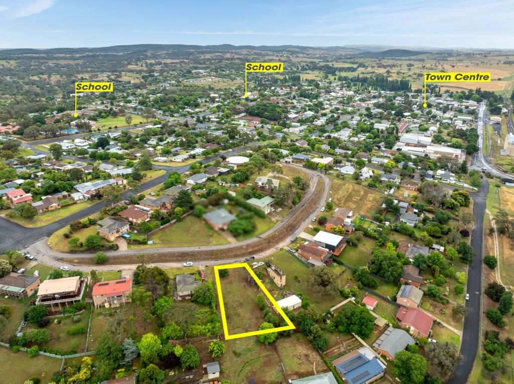 16 MCARDLE ST, MOLONG, NSW 2866