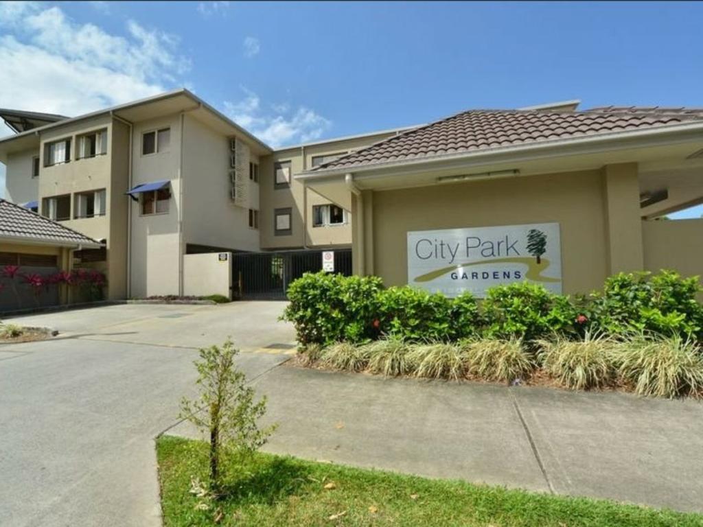 126/22 Ward St, Mooroobool, QLD 4870