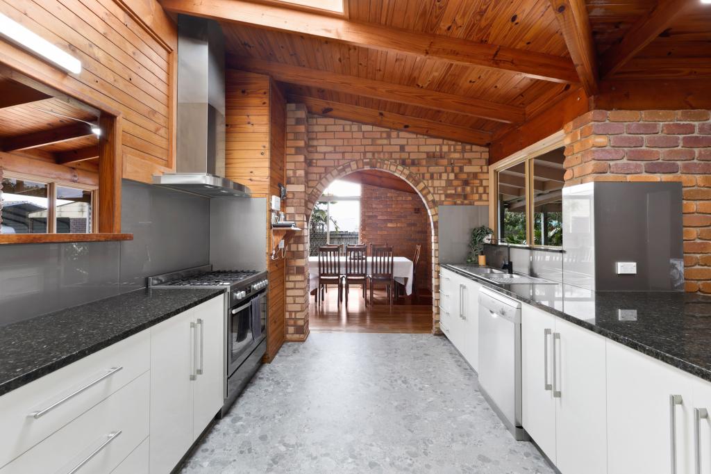 18 Lambrook Ct, Alexandra, QLD 4740