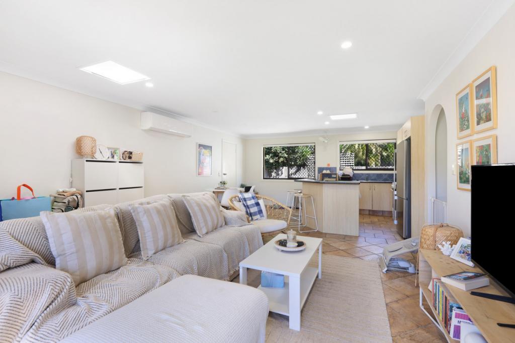 2/5 Shrike Ct, Burleigh Waters, QLD 4220