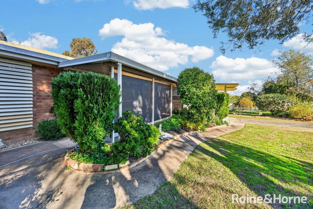 2 STURT ST, WARWICK, QLD 4370