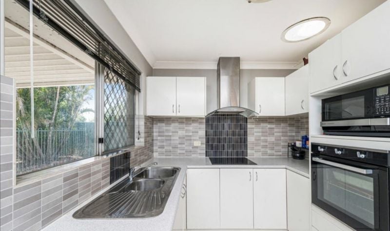 1 Oakajee Ct, Gosnells, WA 6110