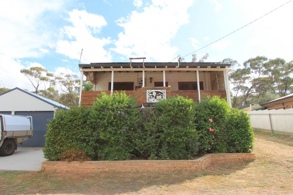 15 Hamersley St, Toodyay, WA 6566