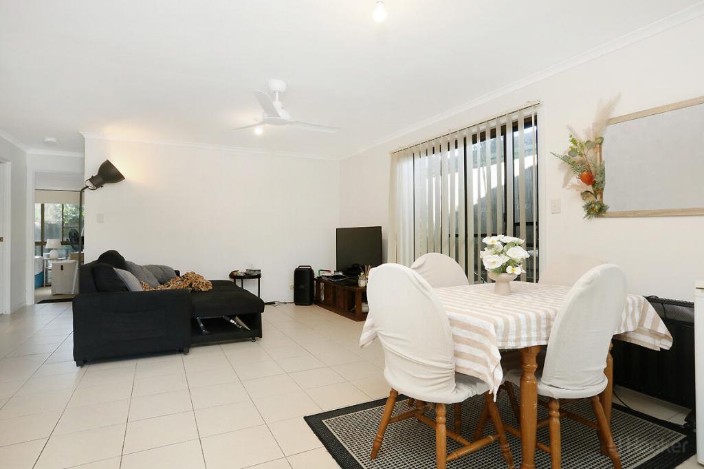 2/233 Central St, Labrador, QLD 4215