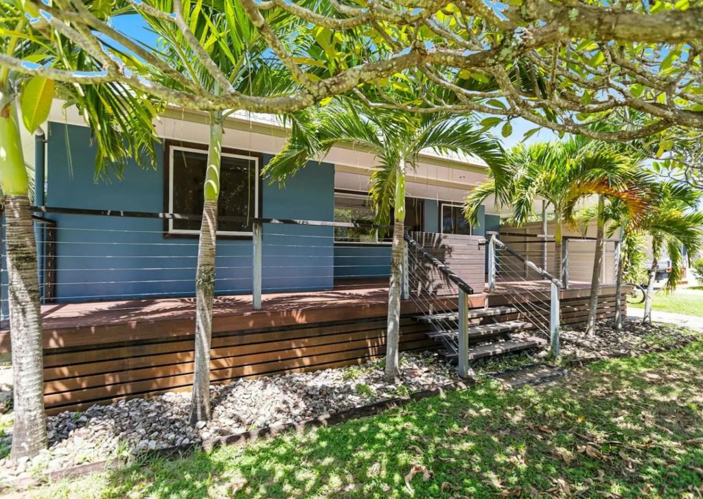 7A CASSIA ST, HOLLOWAYS BEACH, QLD 4878