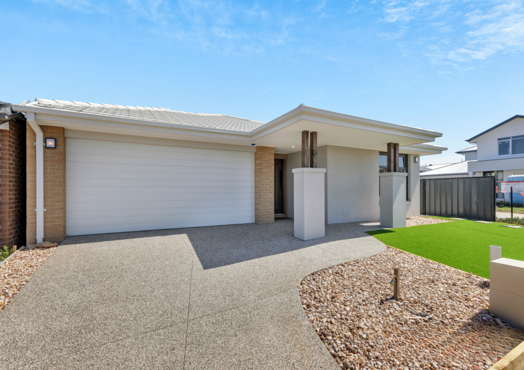 71 LENA CRES, TRUGANINA, VIC 3029