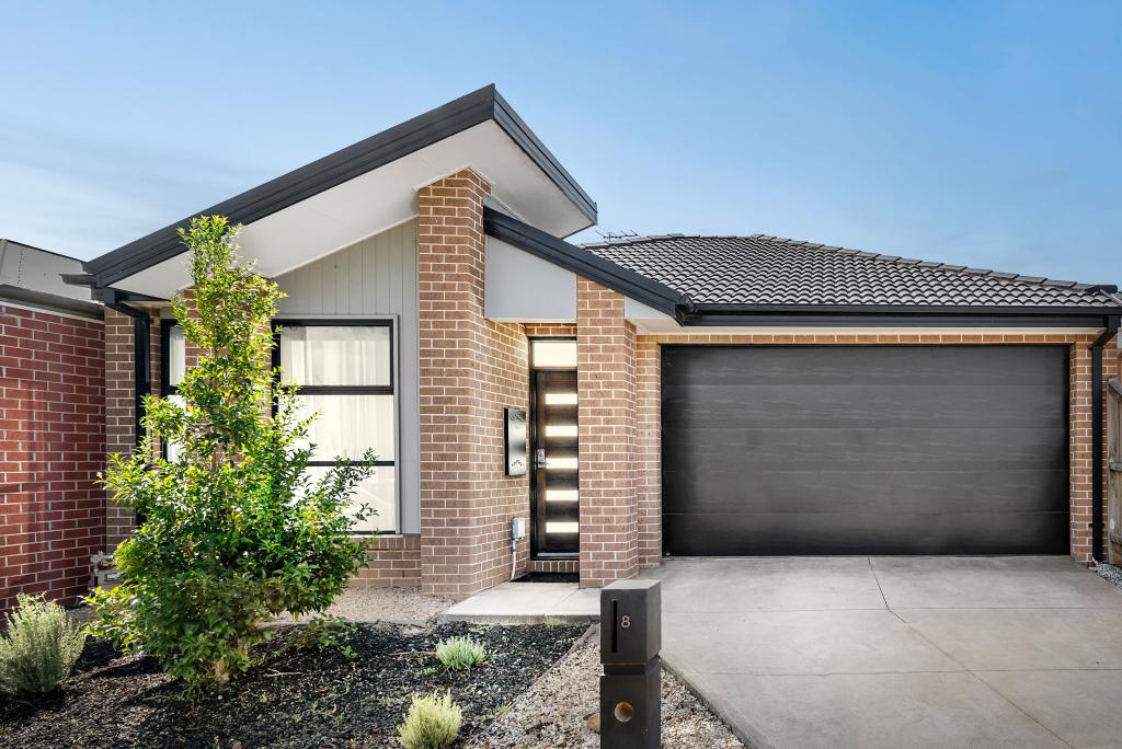 8 Fragrant Cres, Diggers Rest, VIC 3427