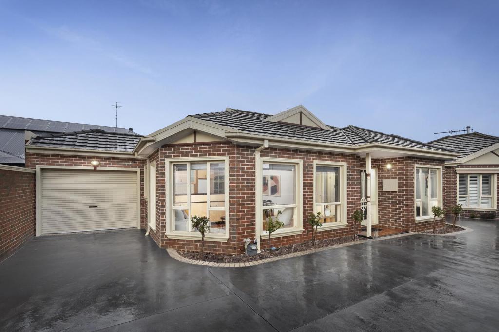 2/215 Woods St, Newport, VIC 3015