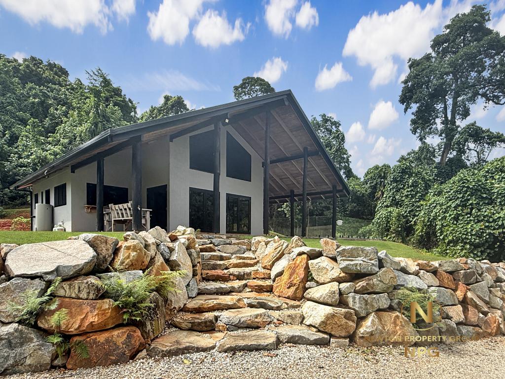 5 Plantation Dr, Bingil Bay, QLD 4852