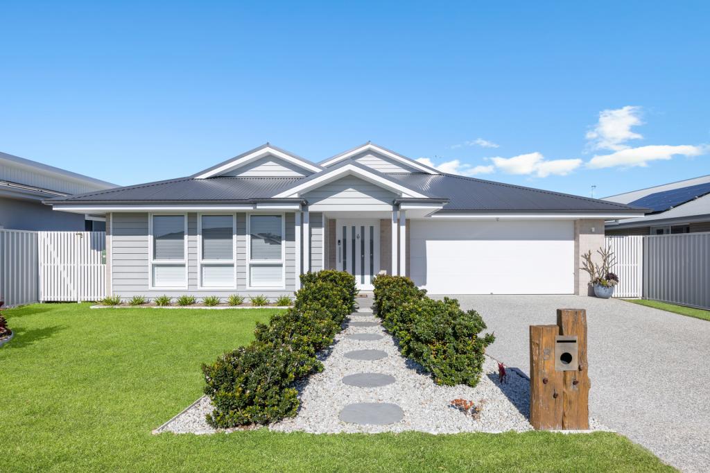 8 Fitzroy Pl, South West Rocks, NSW 2431